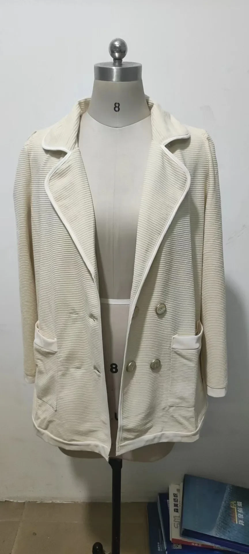 Vivienne - Elegant Women's Blazer
