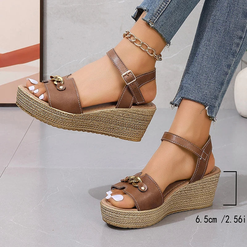 MEVINA | CHAIN DETAIL WEDGE SANDALS