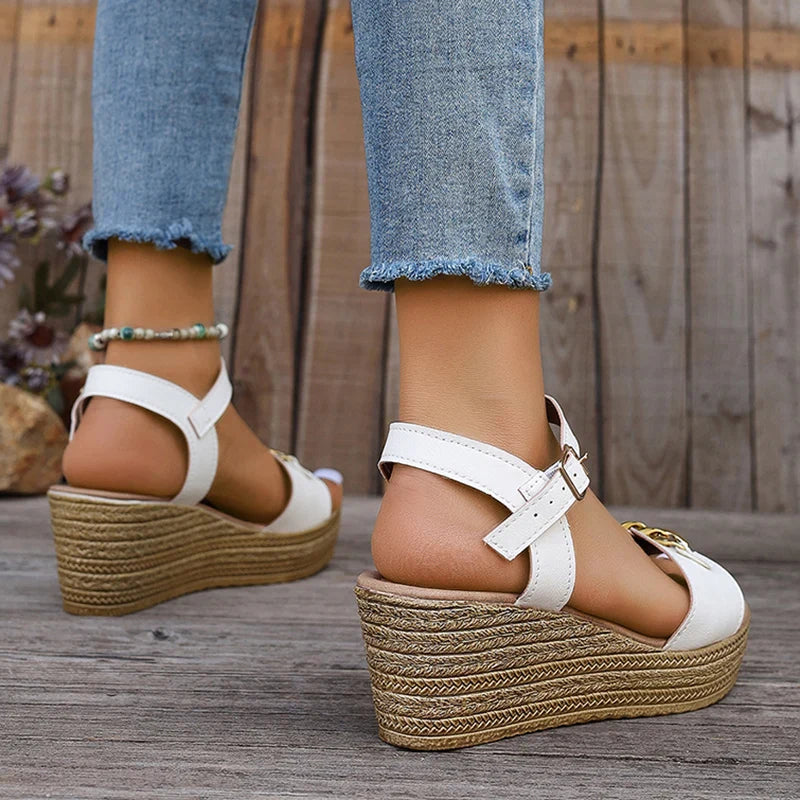 MEVINA | CHAIN DETAIL WEDGE SANDALS