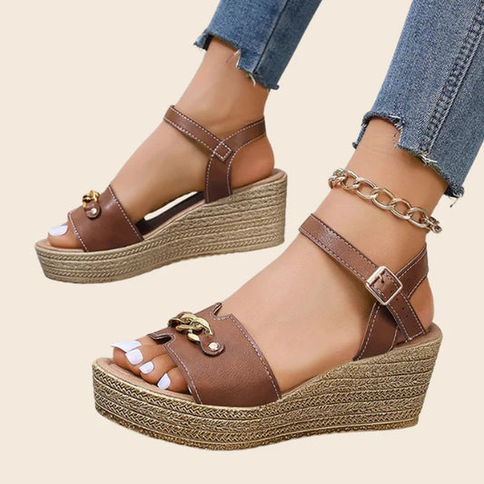 MEVINA | CHAIN DETAIL WEDGE SANDALS