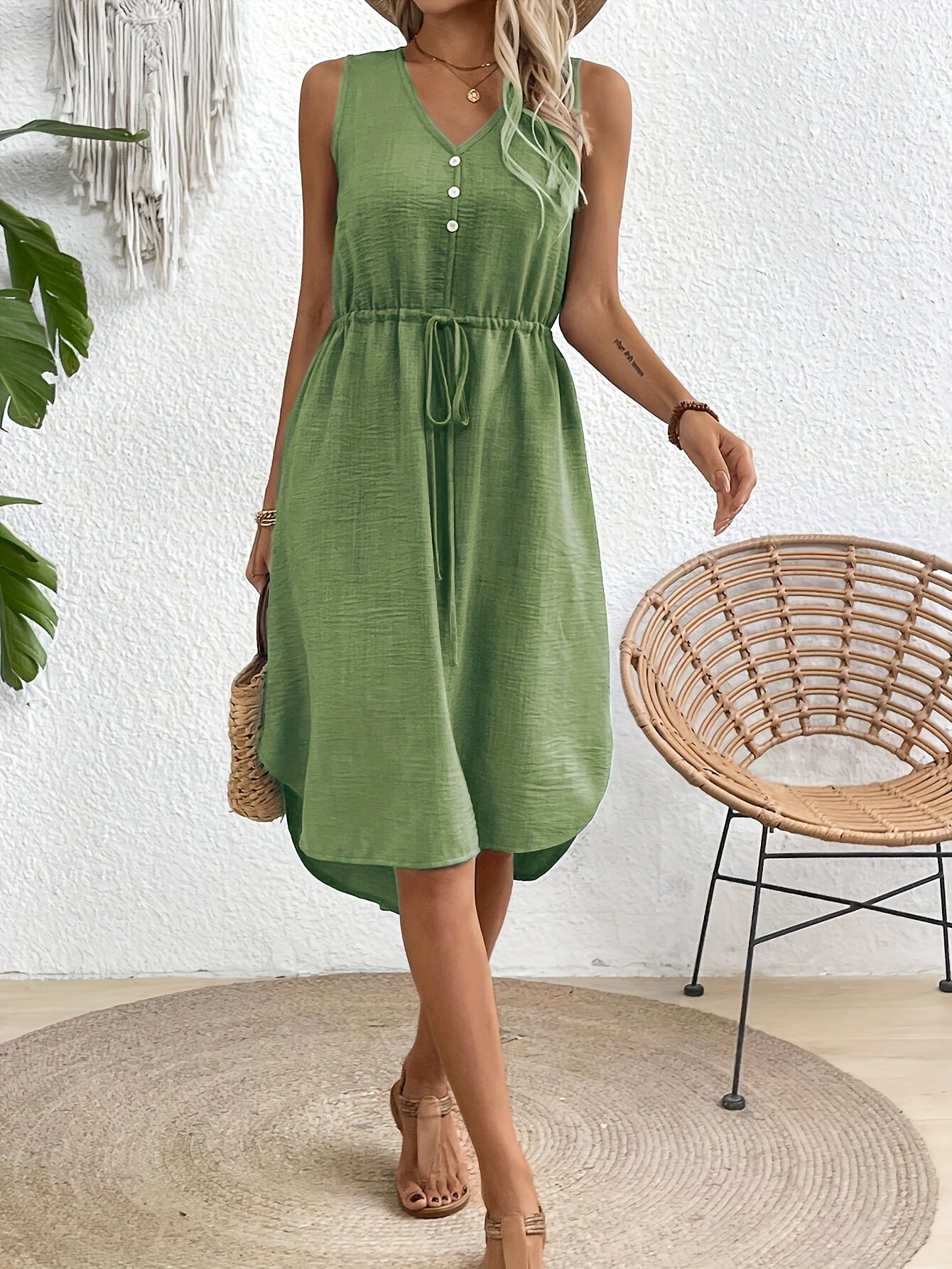 Layla – Sleeveless V-Neck Midi Dress